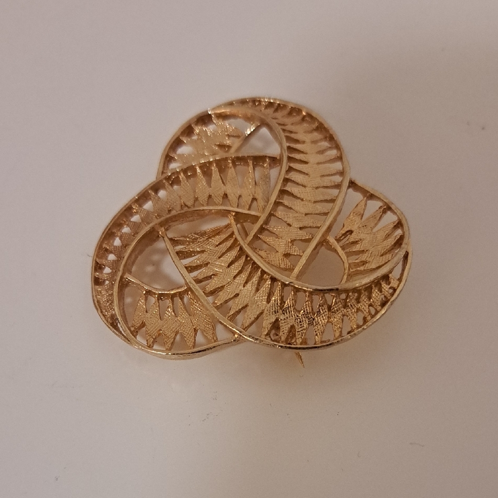 Vintage Goldtone Knot Brooch